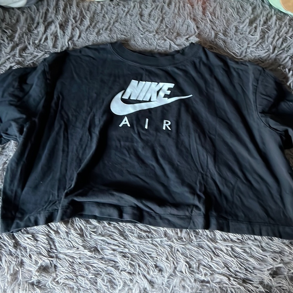 cropped nike shirt